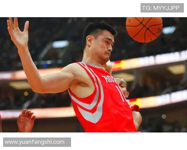 姚明在比赛中意外受伤倒地球迷心痛不已赛场气氛瞬间凝重 姚明在比赛中意外受伤倒地球迷心痛不已赛场气氛瞬间凝重